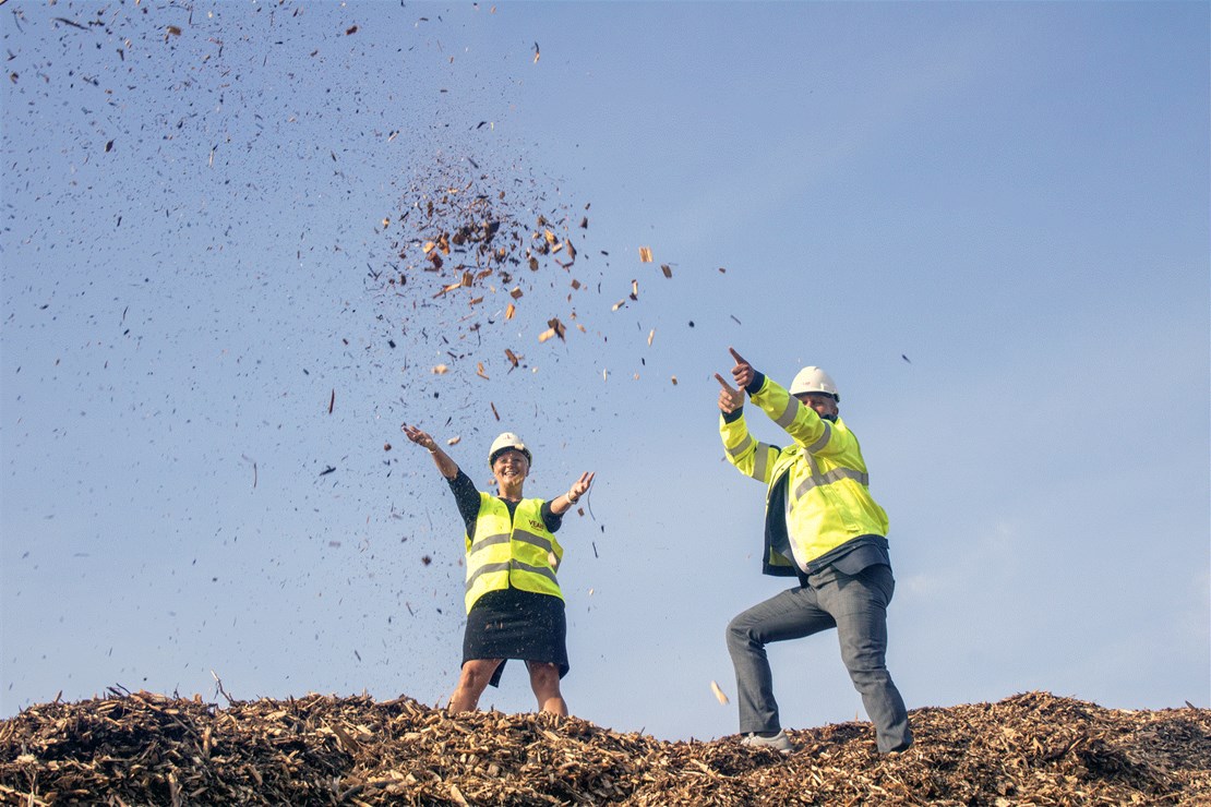 Anna Tenje, kommunstyrelsen ordförande i Växjö och Erik Tellgren, vd på Växjö Energi. Foto: Växjö Energi